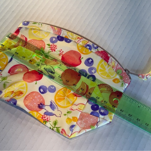 🍓 🆕 Brighton Zippered Fruit & Bird Wristlet Pouch – Fresh & Fun! 🆕 - Picture 7 of 15